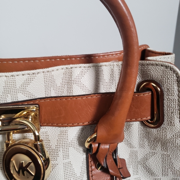 Michael Kors Medium Hamilton Bag - Picture 6 of 16